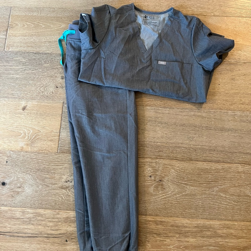 Women’s scrubs